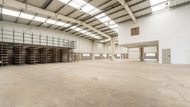 Industrial warehouse for sale or rent located in the town of Llagostera.