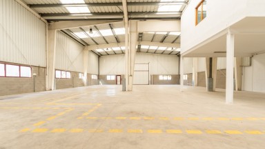 Industrial warehouse for sale or rent located in the town of Llagostera.