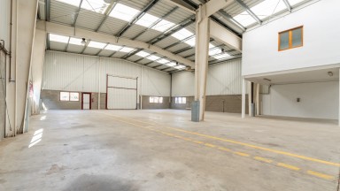 Industrial warehouse for sale or rent located in the town of Llagostera.