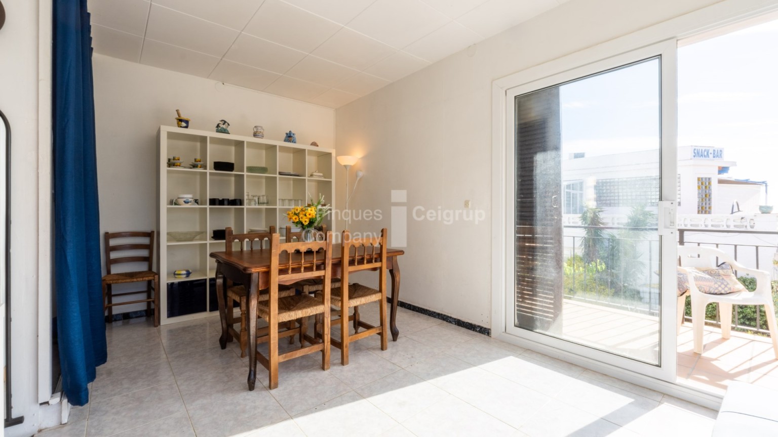 Apartamento en venta en primera línea de mar en Grifeu
