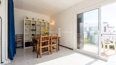 Apartamento en venta en primera línea de mar en Grifeu