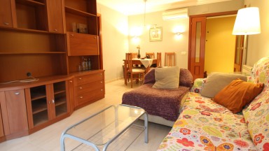 Three bedroom flat for sale with parking space, a few metres from the centre.