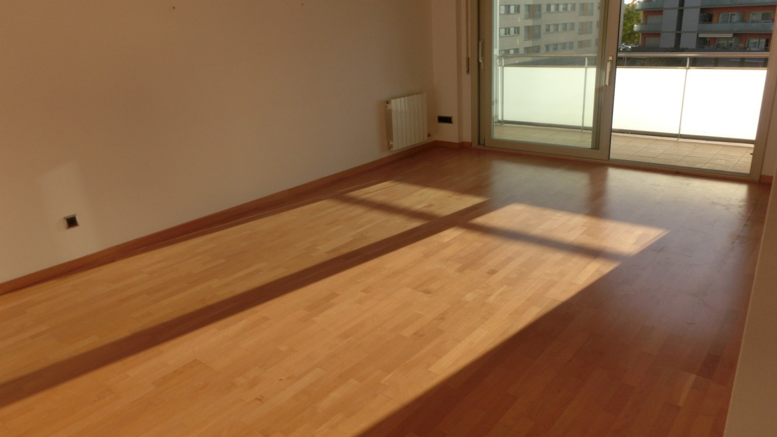 Flat for sale with 3 bedrooms, including parking and storage room.