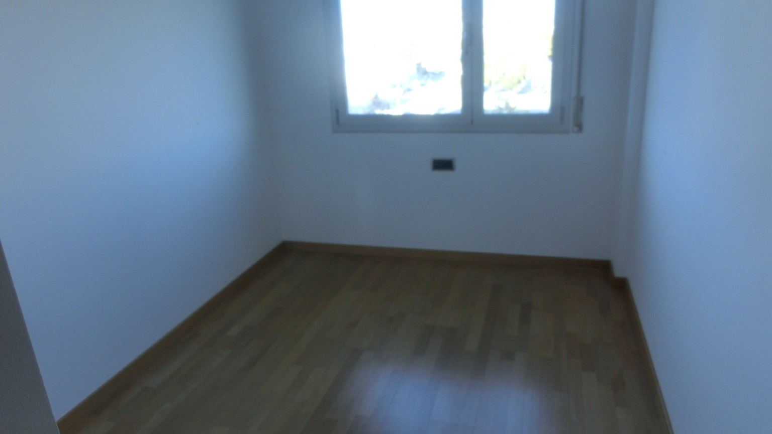Flat for sale with 3 bedrooms, including parking and storage room.
