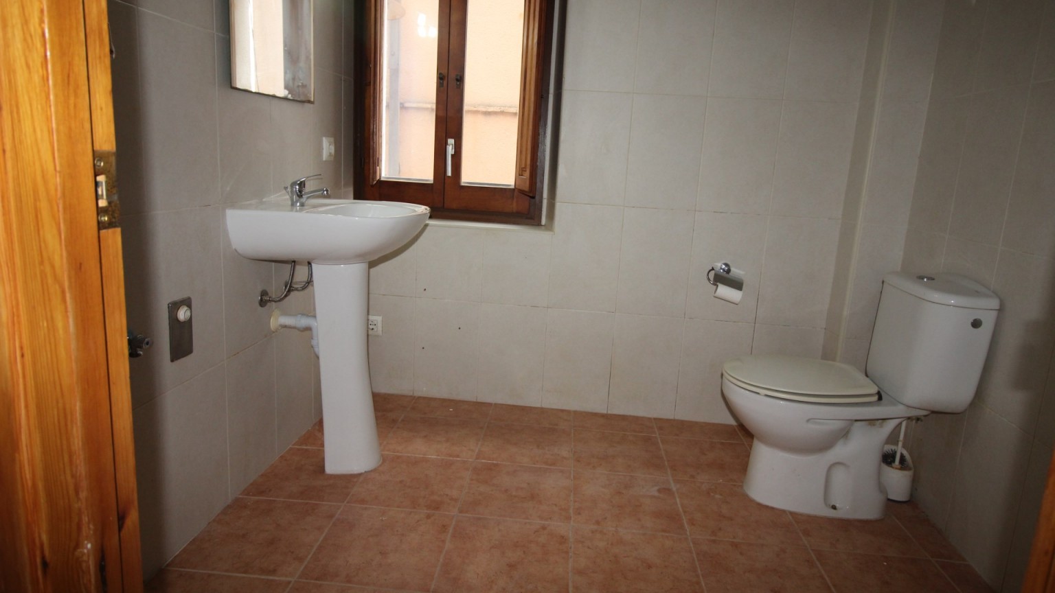 Apartment for sale with 2 bedrooms, in the municipality of Lladó.