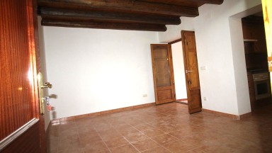 Apartment for sale with 2 bedrooms, in the municipality of Lladó.