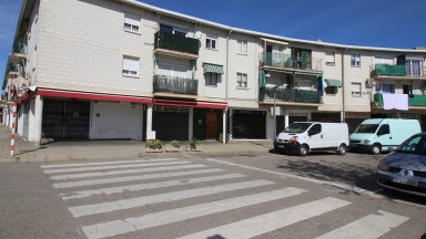 Piso en venta, de 3 habitaciones con parking incluido, en Urb.Olivar Gran de Figueres.