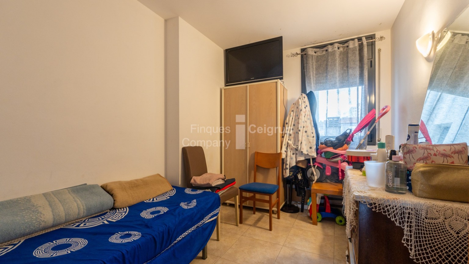 Flat for sale in the town of Salt, located in Mas Masó -Hospital