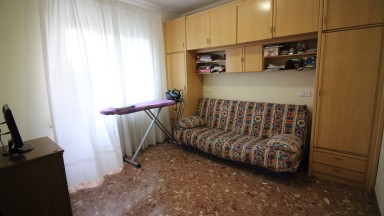 Casa en venta de tres plantas, con jardin y piscina, en la urbanización Mas Matas, en Roses.