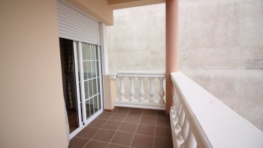 Casa en venta de tres plantas, con jardin y piscina, en la urbanización Mas Matas, en Roses.