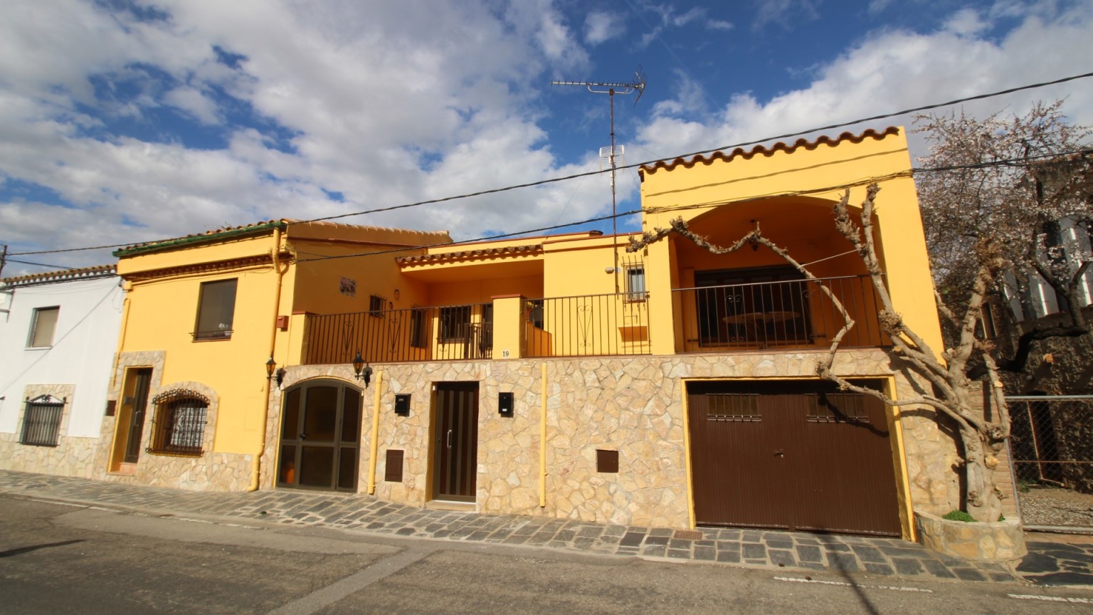 A vendre maison individuelle avec jardin, composée de trois maisons à Vilajuïga