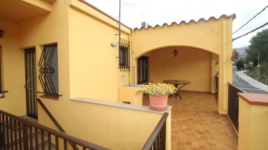 For sale detached house with garden, consisting of three houses.