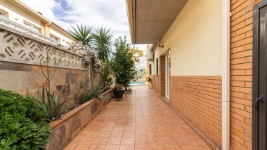 House in Mas Matas, with three bedrooms, garage and private pool.