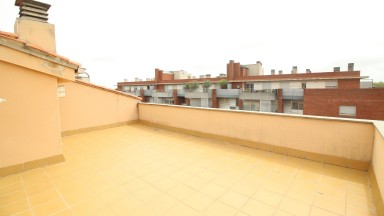 Excelente duplex en venta, con amplias terrazas y parking incluido , zona Creu de la Mà.