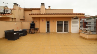 Excellent duplex for sale, with large terraces and parking included, Creu de la Mà area.