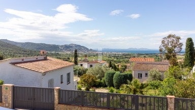 Casa en venta con vistas al Golfo de Roses, en Mas Fumats de Roses