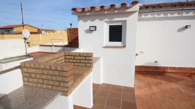 Nice apartment for sale with terrace in the center of El Port de Llançà