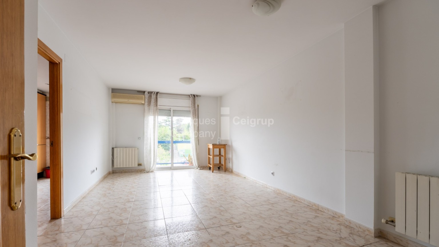 PISO Y APARCAMIENTO EN VENTA EN LA POBLACIÓN DE BORDILS