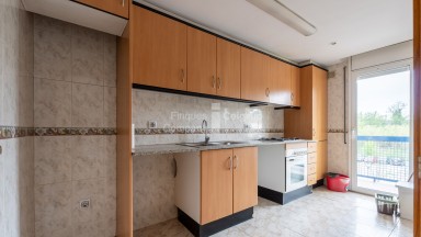PISO Y APARCAMIENTO EN VENTA EN LA POBLACIÓN DE BORDILS