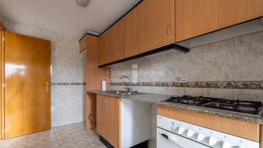 PISO Y APARCAMIENTO EN VENTA EN LA POBLACIÓN DE BORDILS