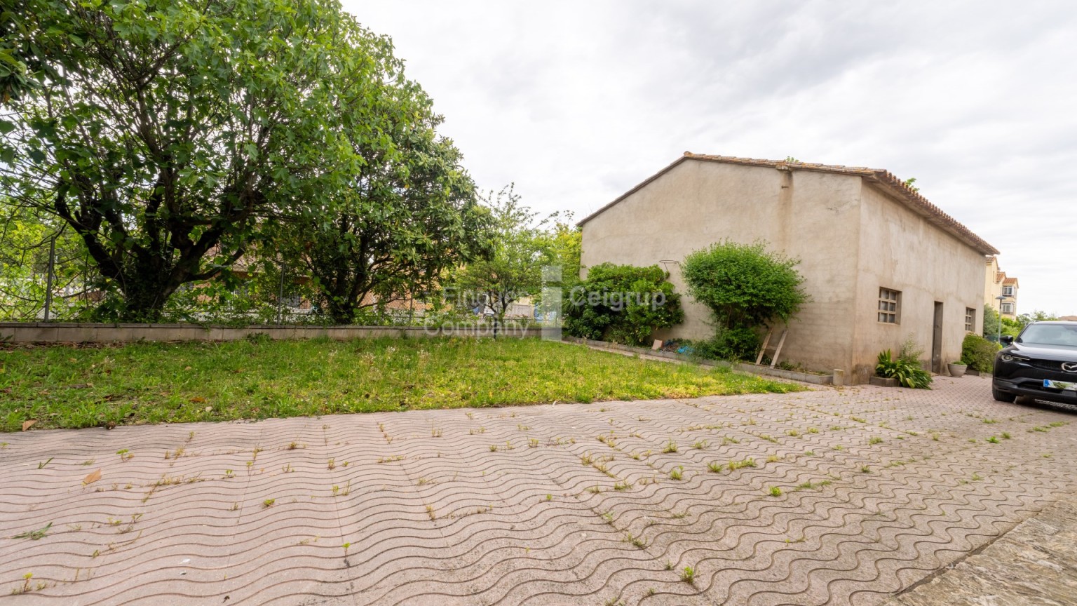 House for sale in the town of Bordils, this magnificent detached villa for sale is located