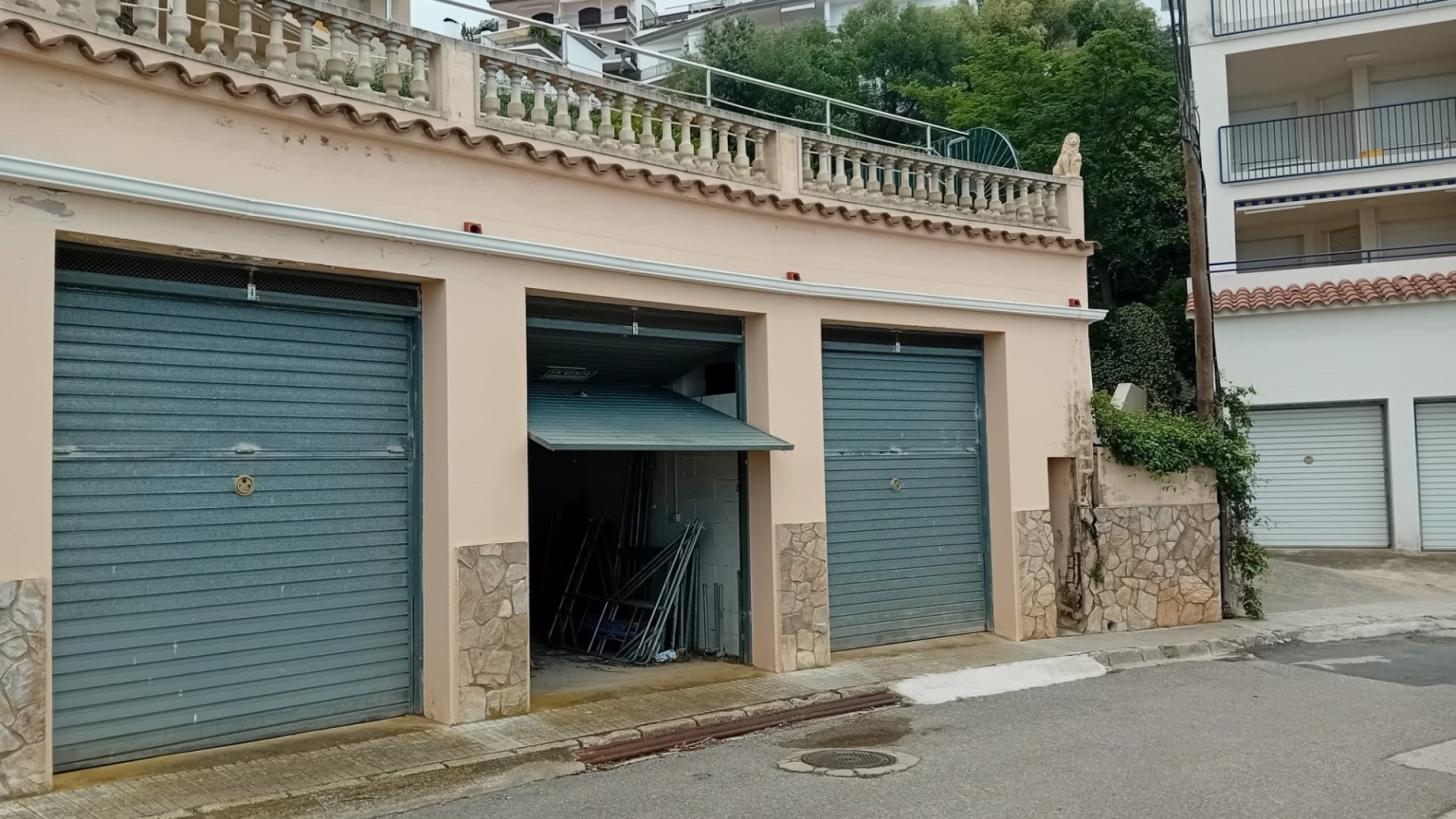 Garage fermé en vente à Fané