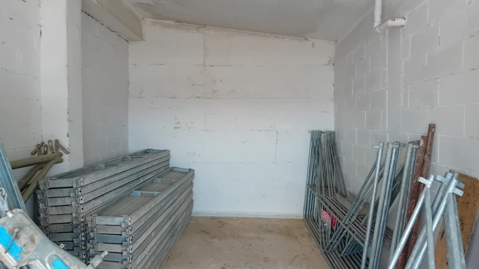 Garage fermé en vente à Fané