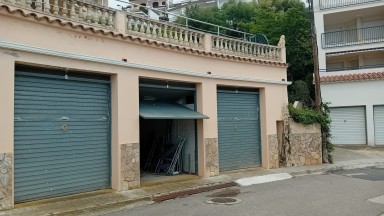 Garage fermé en vente à Fané