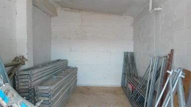 Garage fermé en vente à Fané