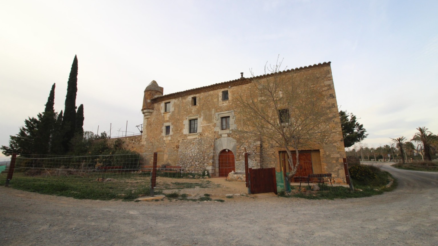 Masia en venta con gran extensión de terreno, en L'Escala