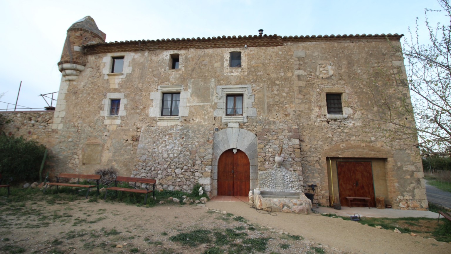 Masia en venta con gran extensión de terreno, en L'Escala
