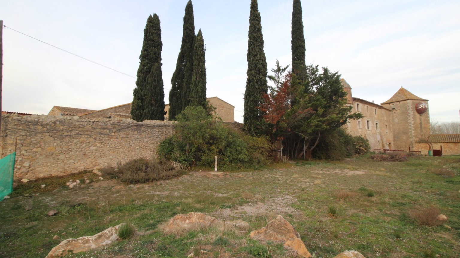 Masia en venta con gran extensión de terreno, en L'Escala