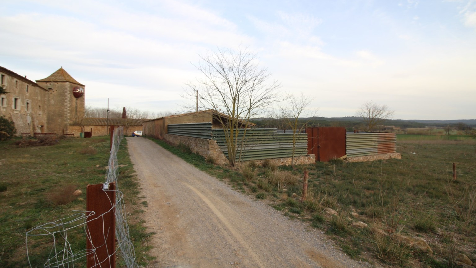 Masia en venta con gran extensión de terreno, en L'Escala