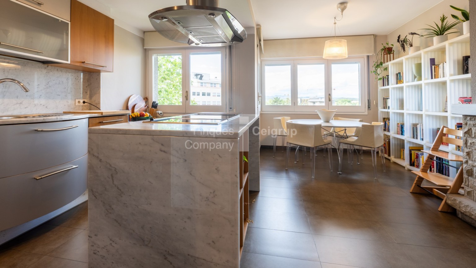  Ático en venta de 120 m²  en la zona Devesa de Girona
