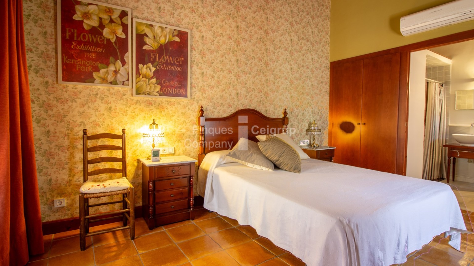 Casa en venta,  con encanto, en el centro histórico de Castelló d´Empúries  