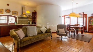 Casa en venta,  con encanto, en el centro histórico de Castelló d´Empúries  