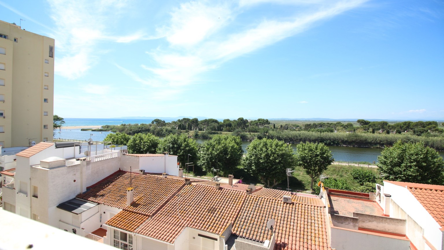 Apartamento en venta, con ascensor, excelentes vistas a los Aiguamolls de l'Empordà