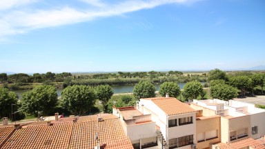 Apartamento en venta, con ascensor, excelentes vistas a los Aiguamolls de l'Empordà