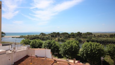 Apartamento en venta, con ascensor, excelentes vistas a los Aiguamolls de l'Empordà