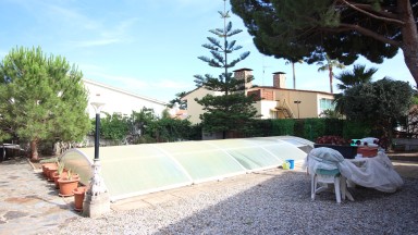House with garden and indoor pool.