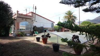 House with garden and indoor pool.