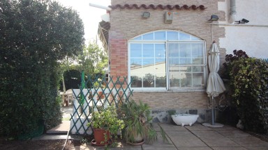 House with garden and indoor pool.
