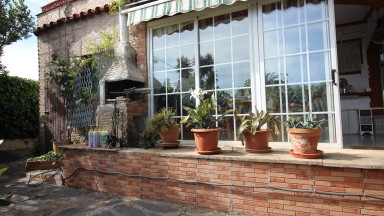 House with garden and indoor pool.