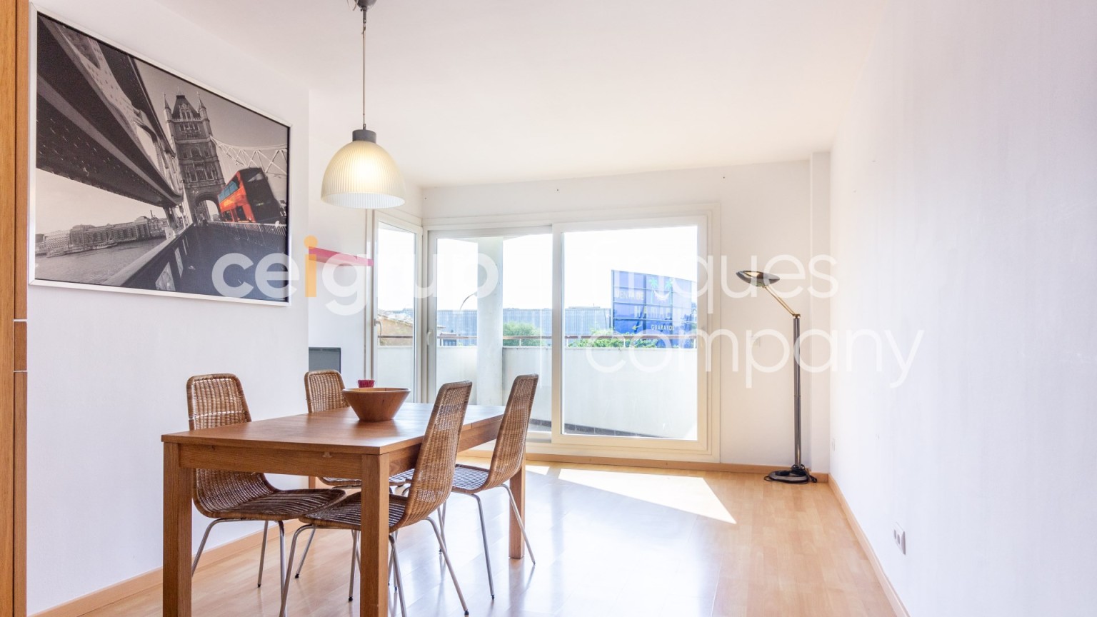 Apartamento en venta con pisicina comunitaria y parking, en Roses