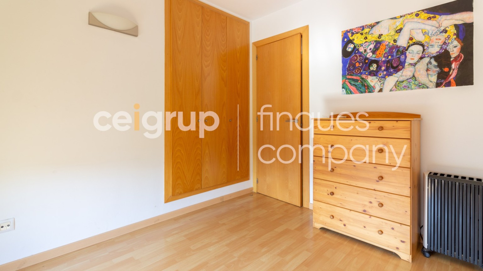 Apartamento en venta con pisicina comunitaria y parking, en Roses