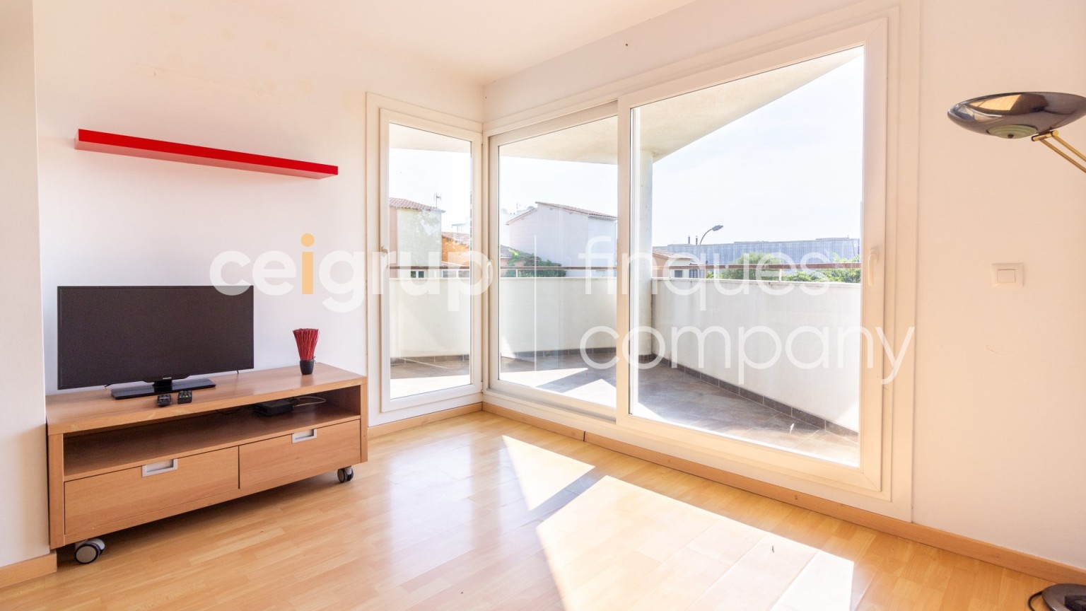 Apartamento en venta con pisicina comunitaria y parking, en Roses