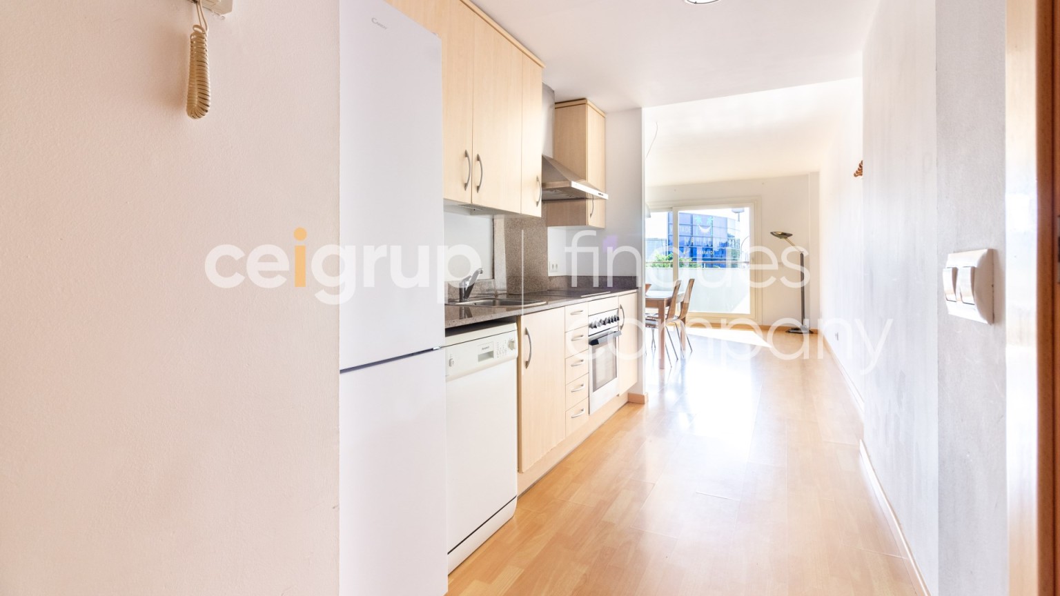Apartamento en venta con pisicina comunitaria y parking, en Roses