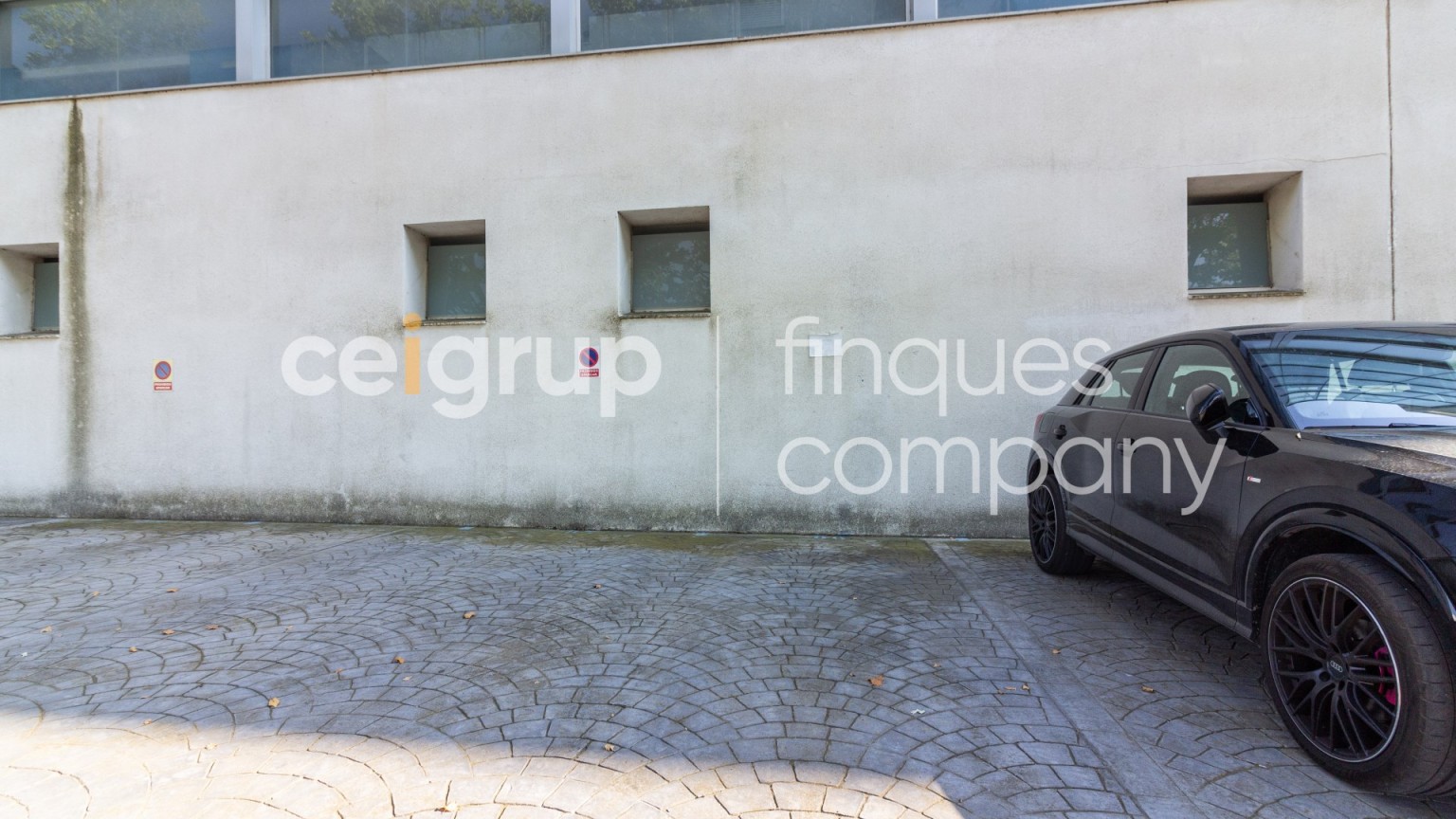 Apartamento en venta con pisicina comunitaria y parking, en Roses