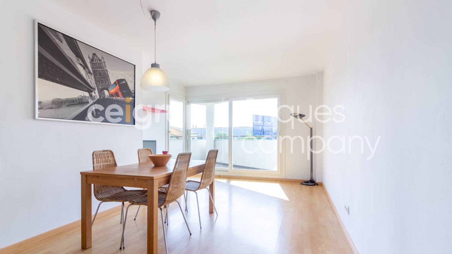 Apartamento en venta con pisicina comunitaria y parking, en Roses