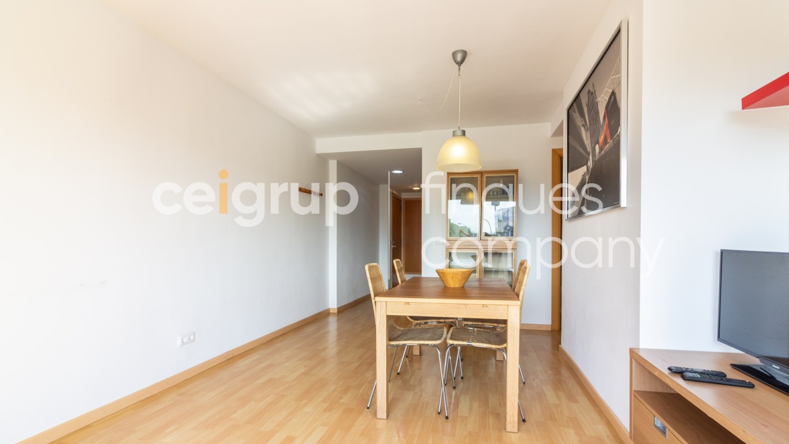 Apartamento en venta con pisicina comunitaria y parking, en Roses